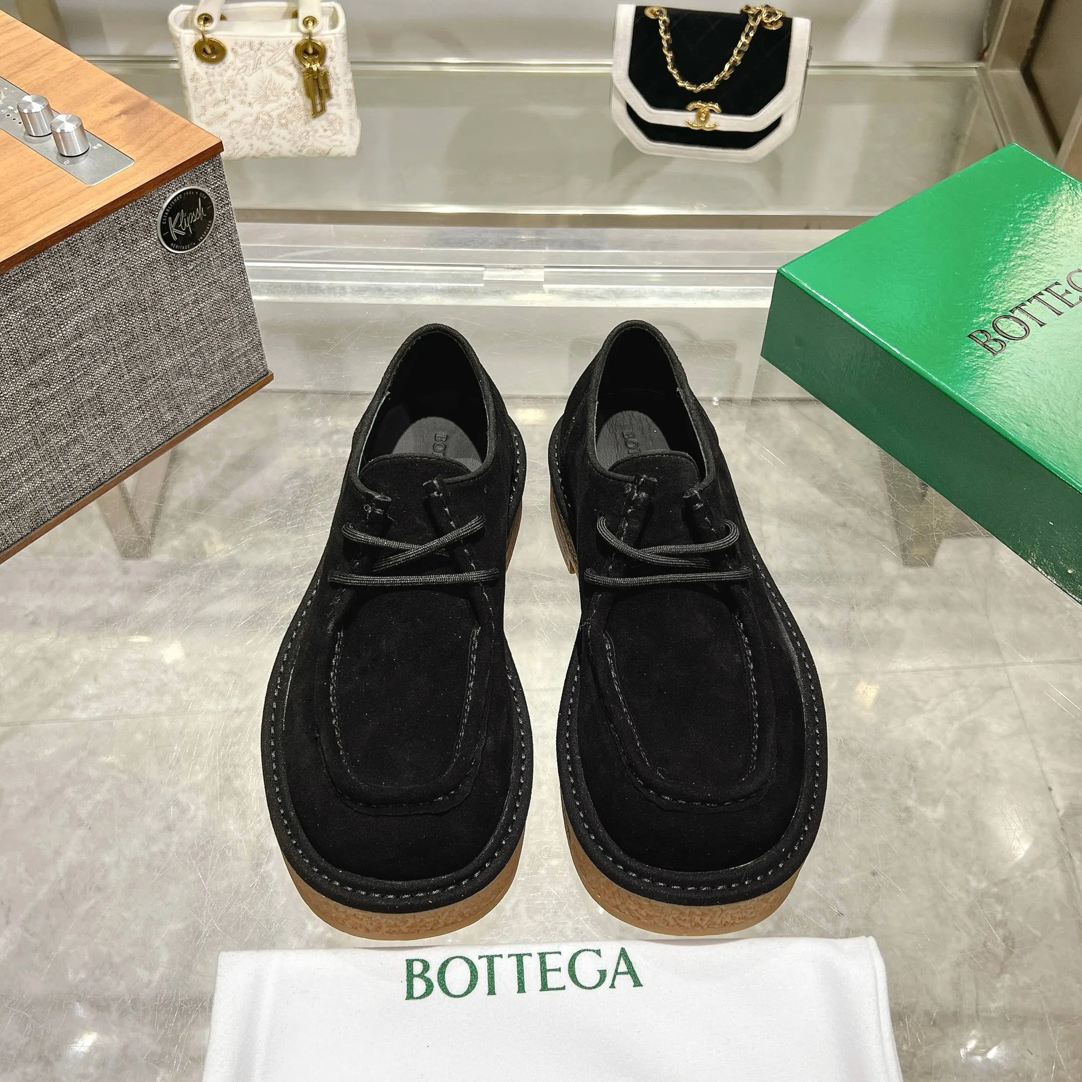 [BV] Top P: 740💰Size for couples: 35-44 (Female 40, Male 38 45, custom-made, non-refundable) Bottega Veneta classic Bottega Veneta counter model! Big square head! Strappy deep-mouth shoes! Reproduction of the original board! The feet are super domineering! Original molded outsole! High-grade mercerized cow velvet! Solid color Niuli!